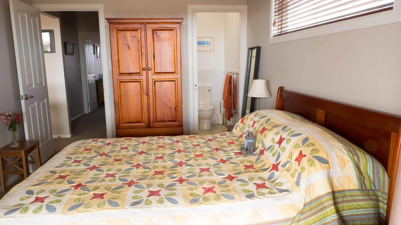 Rezare House Bed & Breakfast Уолару Екстериор снимка