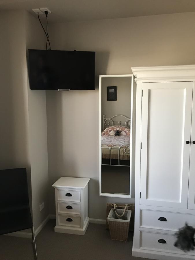 Rezare House Bed & Breakfast Уолару Екстериор снимка