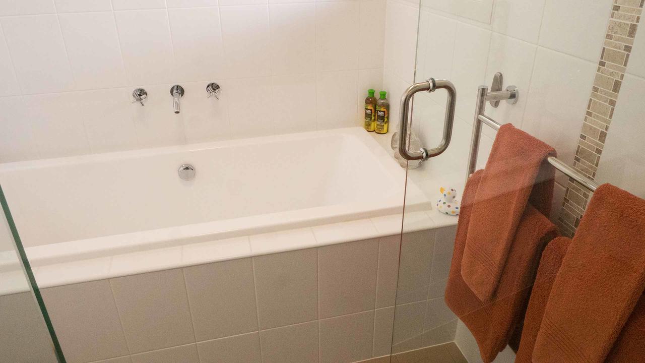 Rezare House Bed & Breakfast Уолару Екстериор снимка