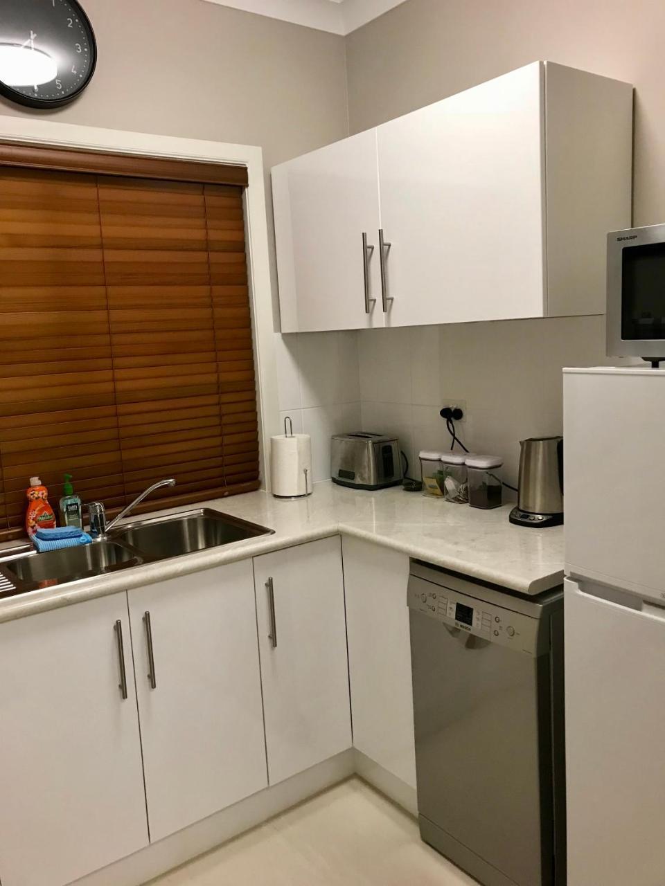 Rezare House Bed & Breakfast Уолару Екстериор снимка